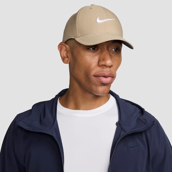 Vista 2 Boné Aba Curva Nike Dri-Fit Fly Club Cap Strapback - Adulto Nike MARROM CLARO