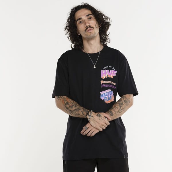Vista 2 Camiseta HUF Manga Curta Master Plan SS HUF PRETO