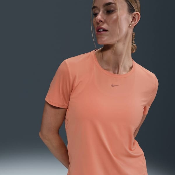 Vista 2 Camiseta Feminina Nike Manga Curta Dri-fit One Classic Nike SALMAO