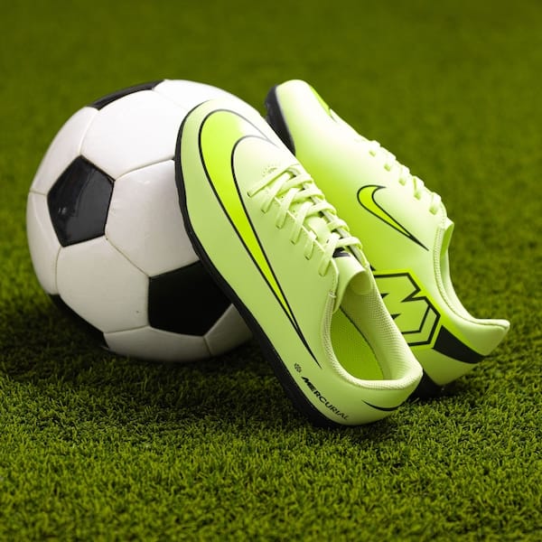 Vista 2 Chuteira Society Nike Mercurial Vapor 16 Club Júnior Nike VERDE CLARO/PRETO