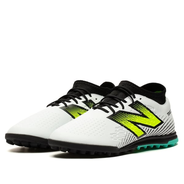 Vista 2 Chuteira Society New Balance Tekela Magique TF V4 Adulto New Balance BRANCO/PRETO