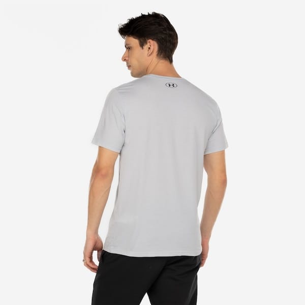 Vista 2 Camiseta Masculina Under Armour Manga Curta Sportstyle Left Chest Under Armour CINZA CLA/PRETO