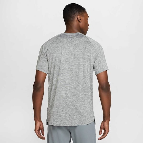 Vista 2 Camiseta Masculina Nike Manga Curta Dri-fit ADV Stride Nike PRATA/BRANCO