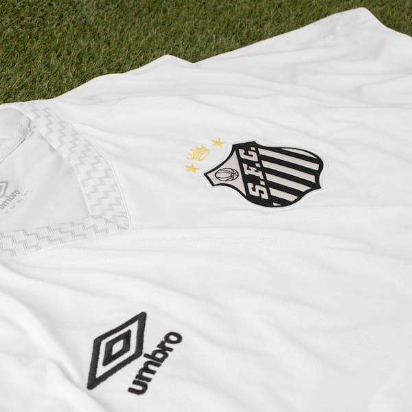 Vista 2 Camisa do Santos I 25/26 Torcedor Umbro Masculina Umbro BRANCO/CINZA