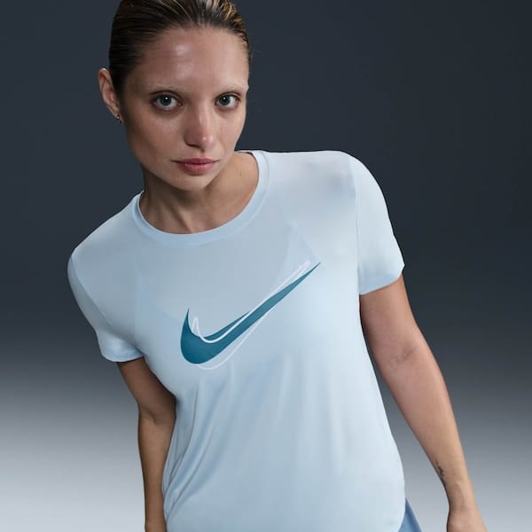 Camiseta Feminina Nike Manga Curta One Swsh HBR - 2