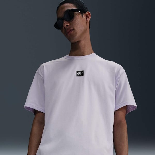 Vista 2 Camiseta Nike Max90 Air Essential Masculina Nike LILAS