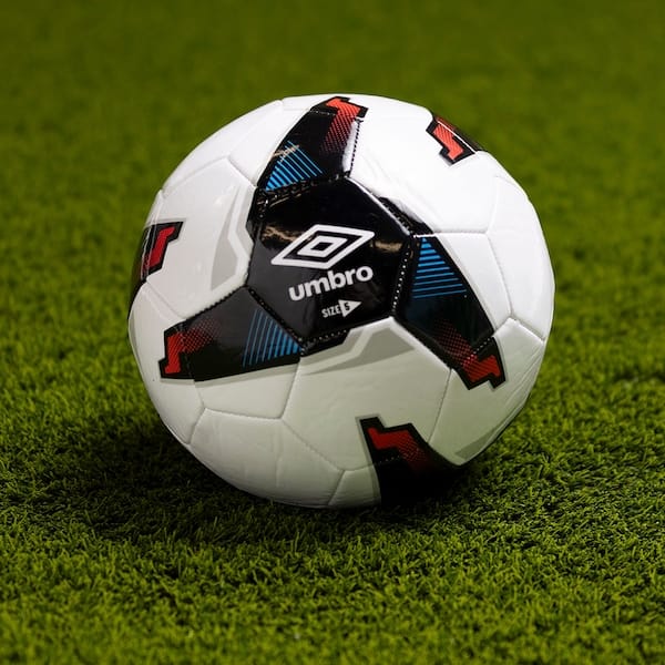 Bola De Futebol De Campo Umbro Tristar - 2