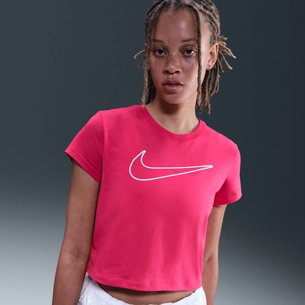Camiseta Nike Sportswear Club Feminina