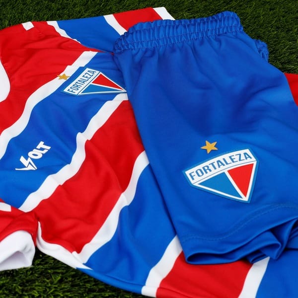 Vista 2 Kit de Uniforme do Fortaleza I 25/26 Infantil Volt Camiseta + Calção Volt AZUL