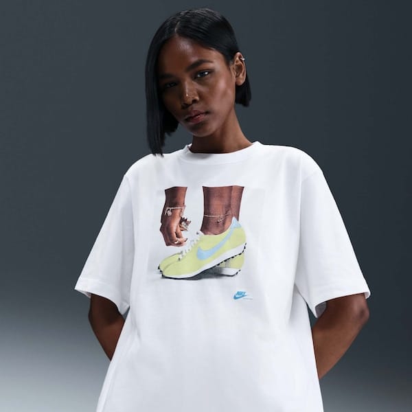 Camiseta Nike Sportswear LD-1000 Feminina - 2