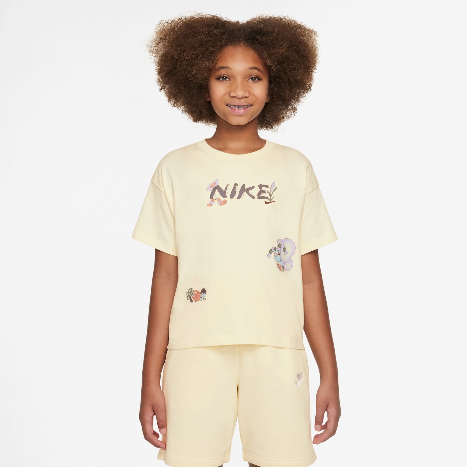 Vista principal Camiseta Nike Sportswear Seasonal Story Infantil Nike Sportswear Bege