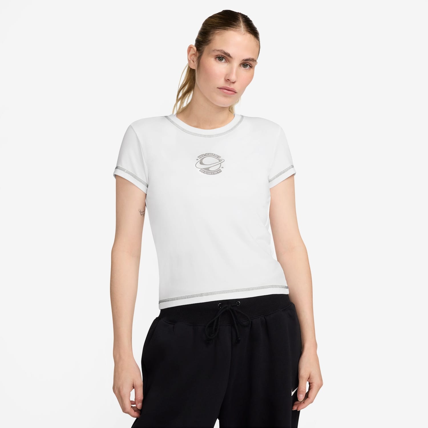 Camiseta Nike Sportswear Chil Knit Feminina