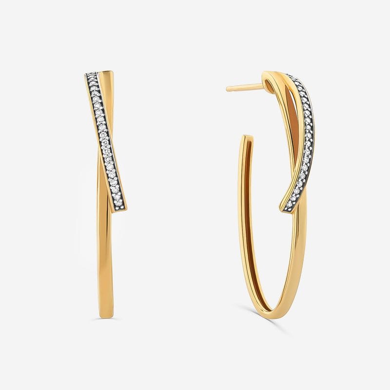 Brinco Meia Argola com Diamantes em Ouro Amarelo 18k