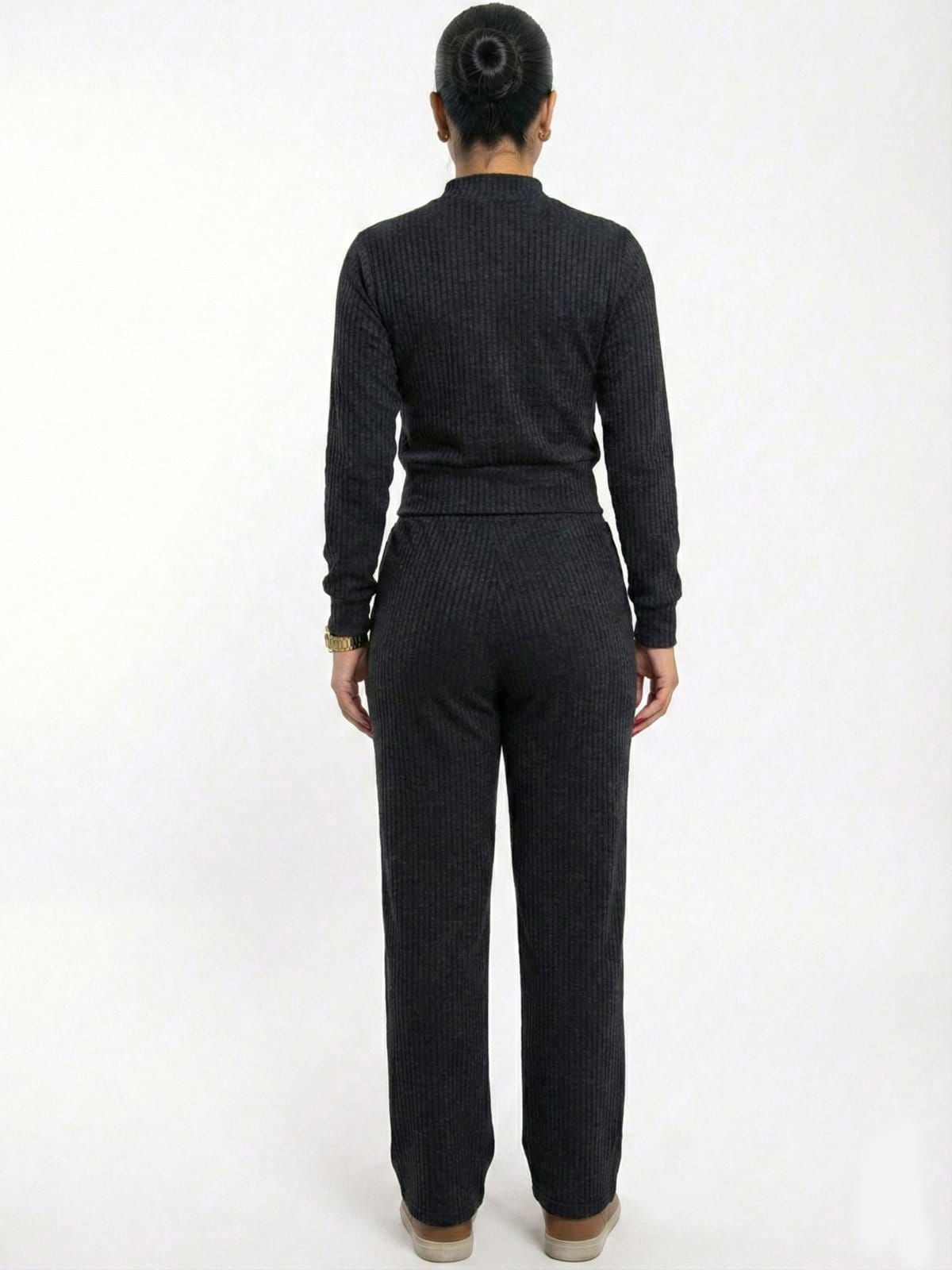 Vista 2 Conjunto Calça Reta Cintura Alta e Blusa Manga Longa Gola Alta Outono Inverno FS CONCEPT preto