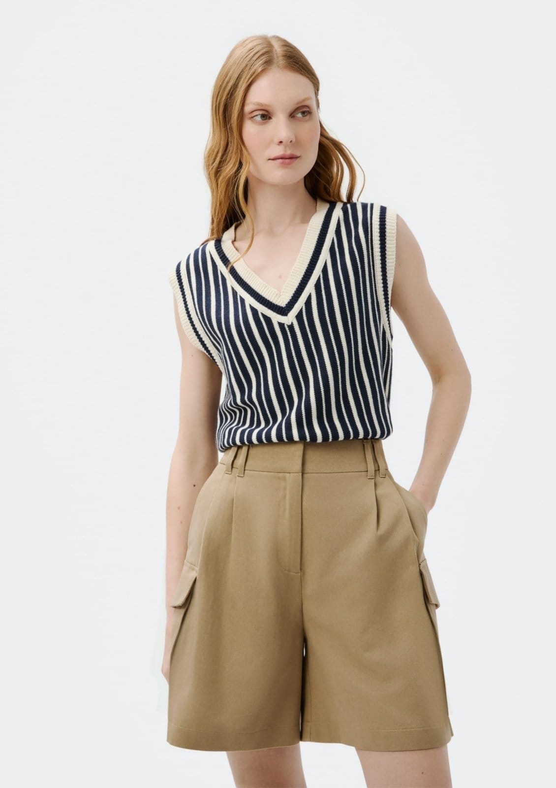 Shorts Feminino Cargo Em Alfaiataria