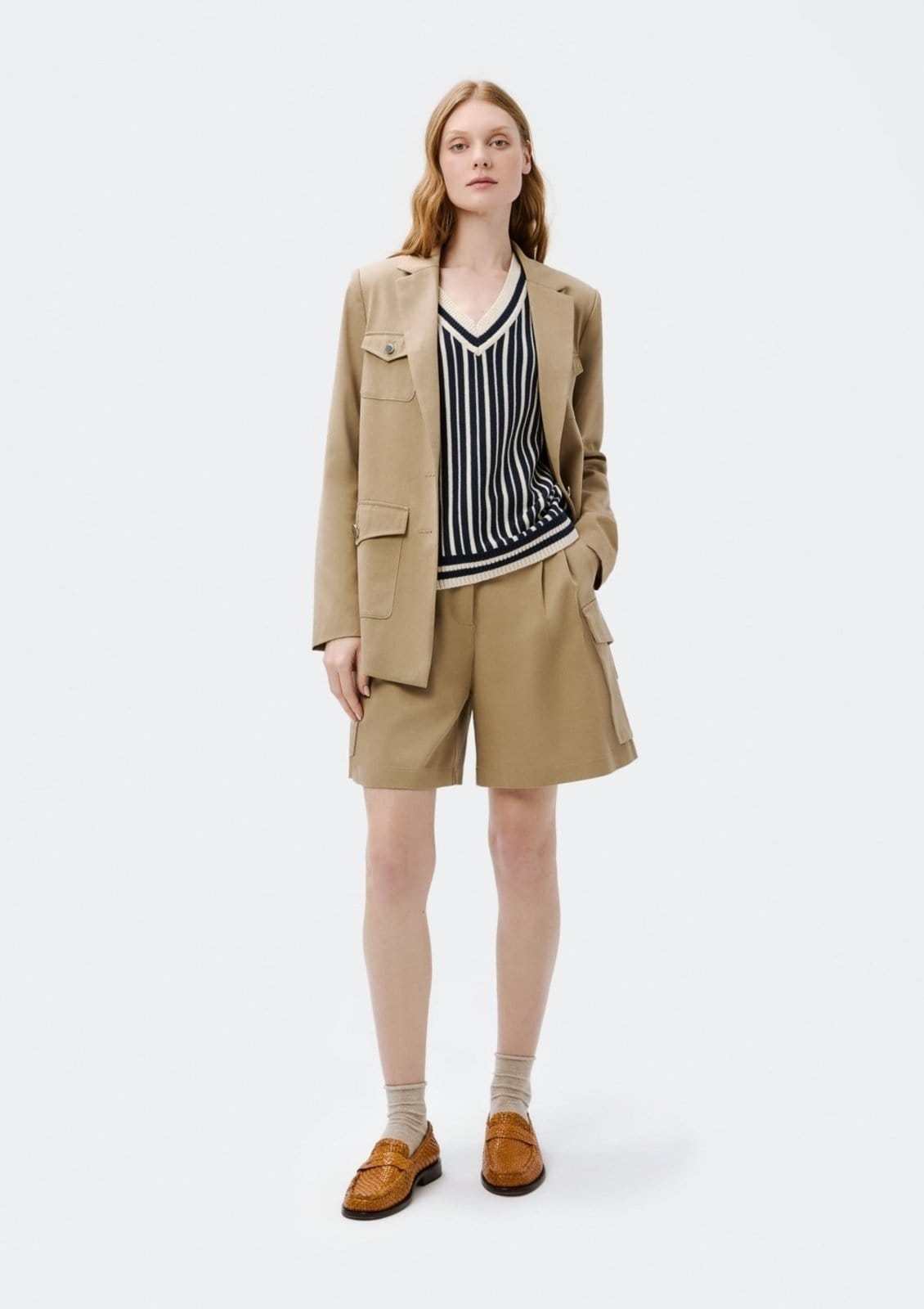 Vista 2 Shorts Feminino Cargo Em Alfaiataria Hering bege