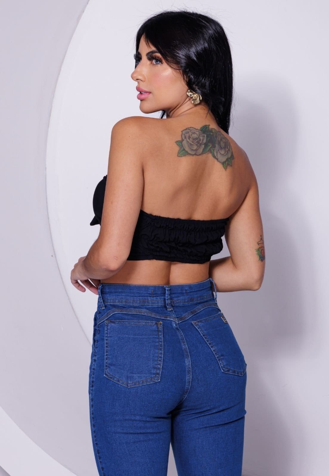 Vista 2 Cropped Faixa Amarração Cia do Vestido preto