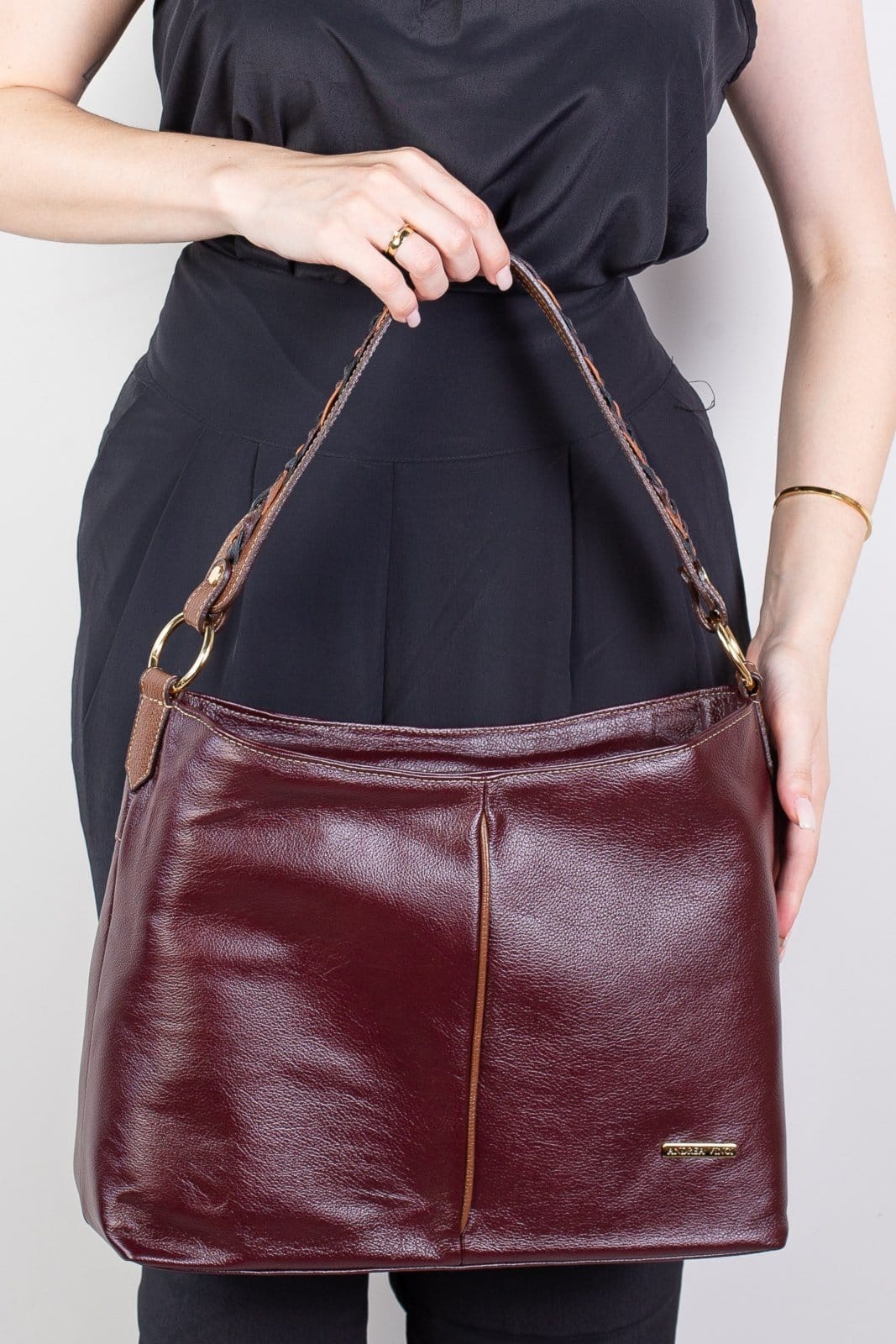 Bolsa de ombro em couro liso Flávia - Marsala/Whisky