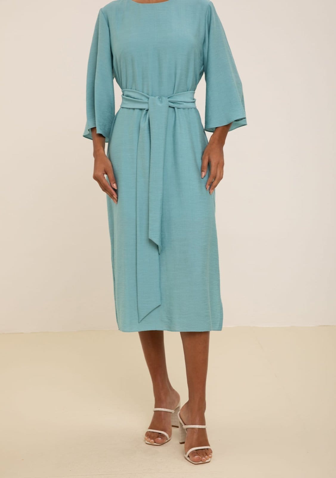 Vista 2 Vestido Maria Valentina Solto Decote Careca Manga 3 Quartos Midi Maria Valentina azul