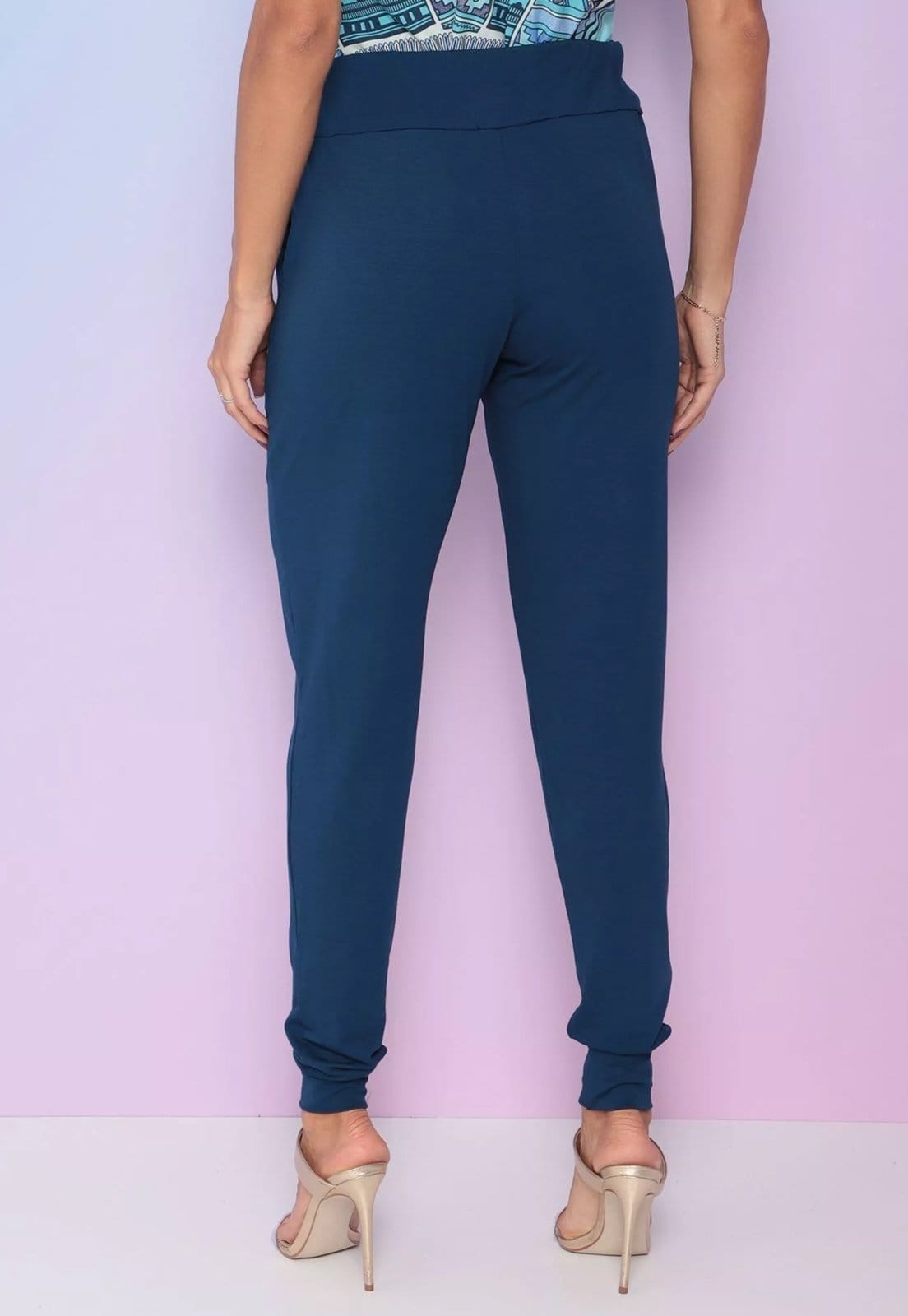 Vista 2 Calça Maria Paes Jogger Marinha Maria Paes azul marinho