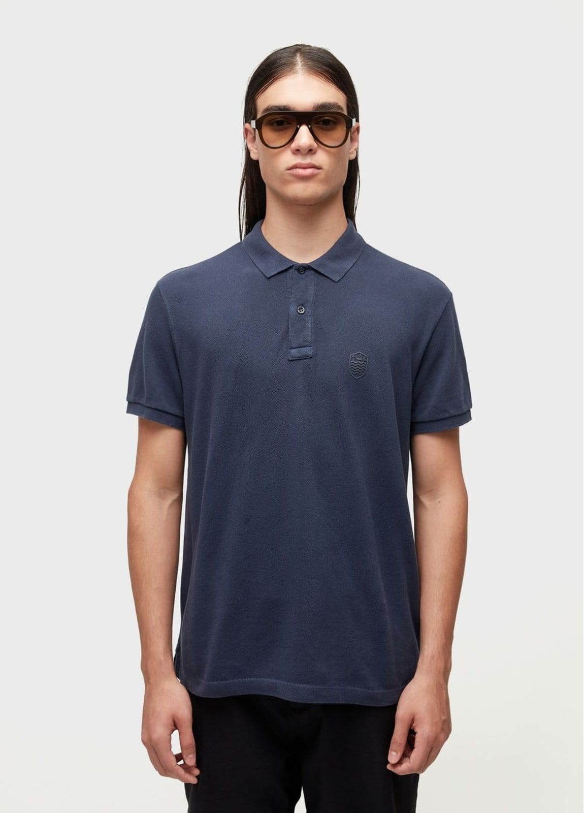 Vista principal Polo brasão embossed color Osklen azul marinho