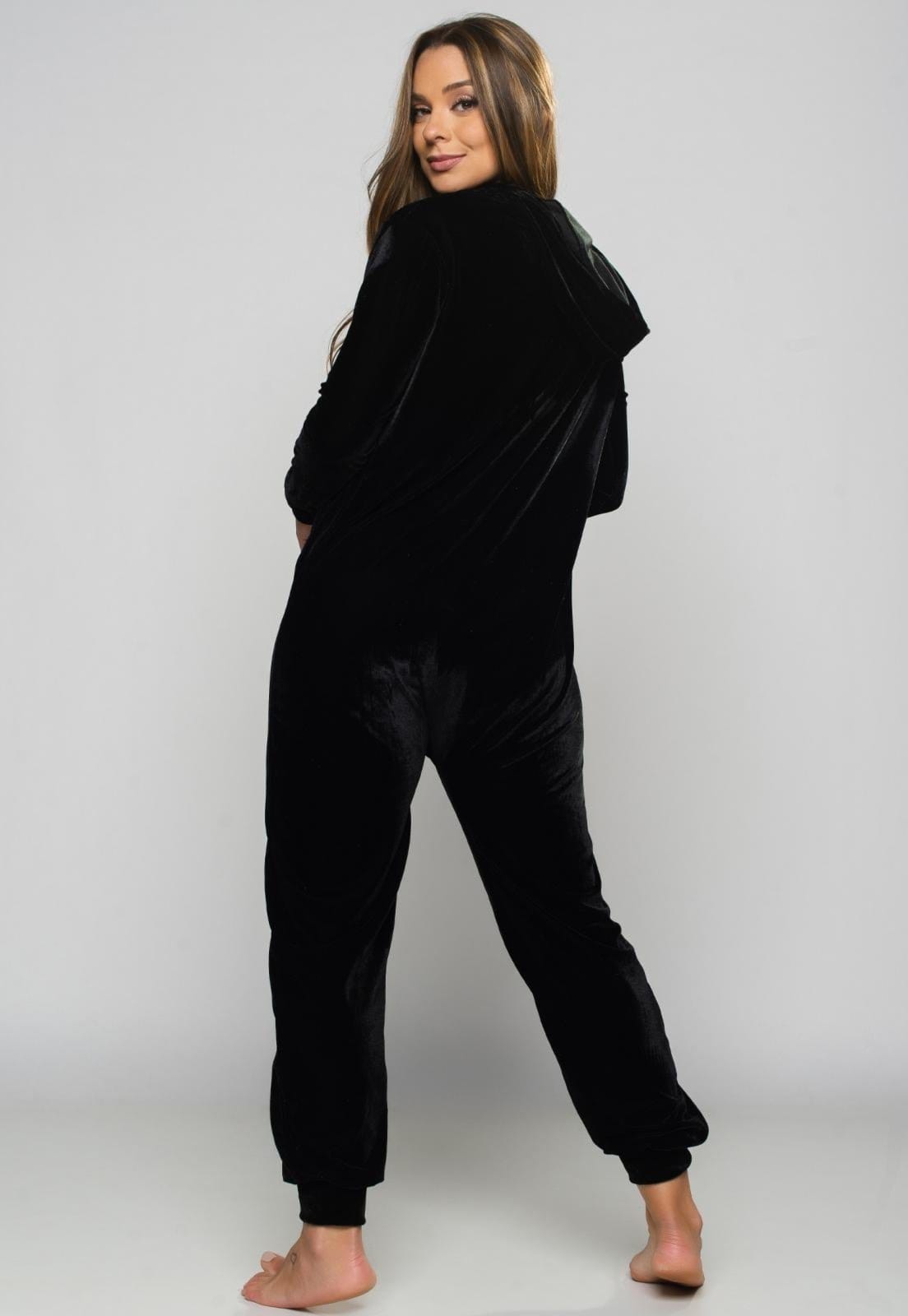 Vista 2 Macacão Longo MVB Modas Veludo Manga Longa Pijama Canguru Mvb Modas preto