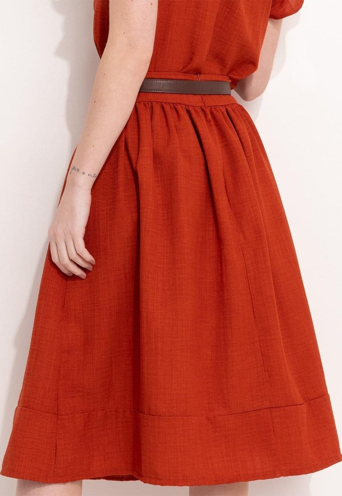 Vista 2 Saia Em Tecido Texturizado Ferrugem Quintess verde