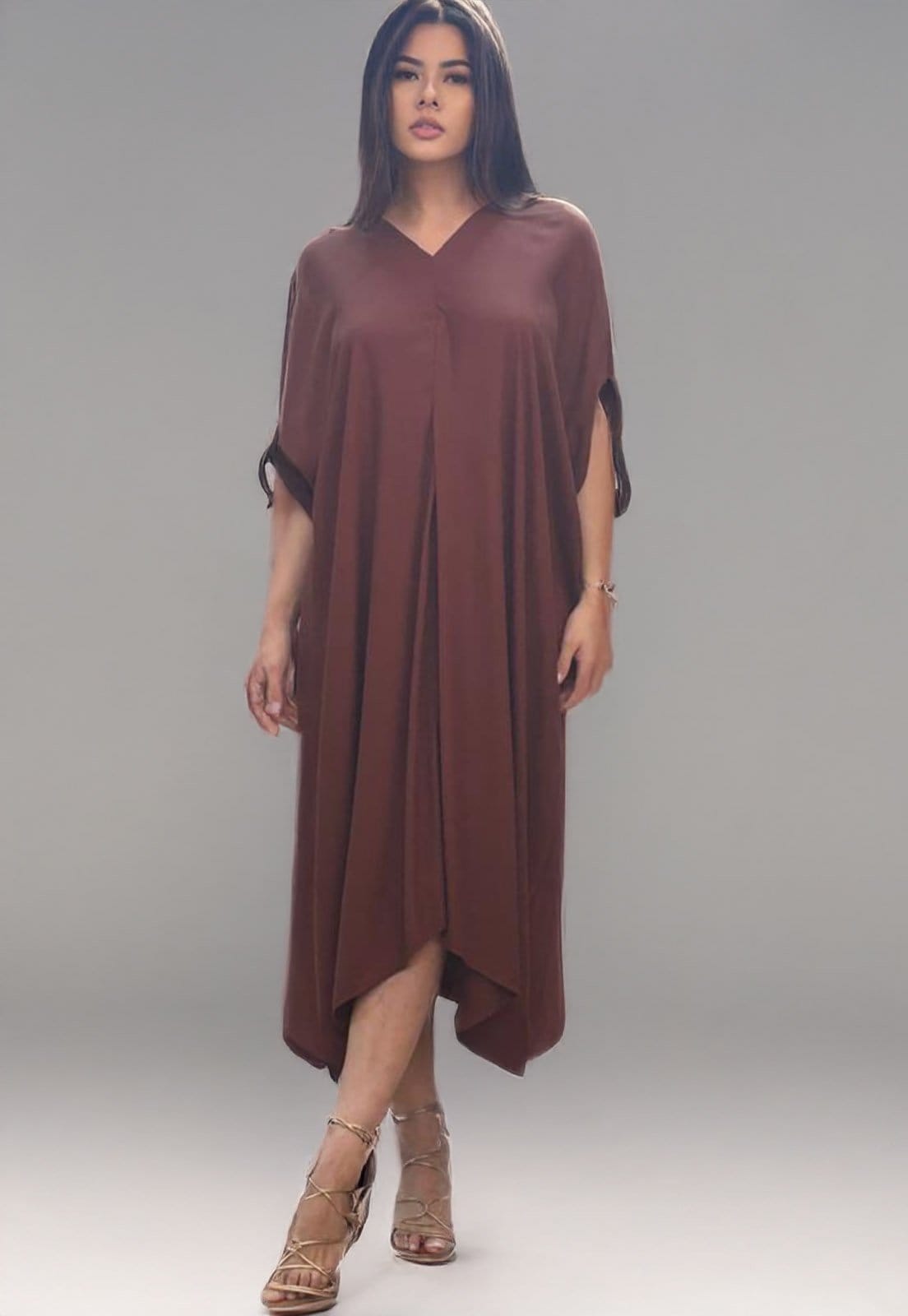 Vista 2 Vestido Kaftan Amazonia Vital Detalhes nas Costas Amazonia Vital marrom