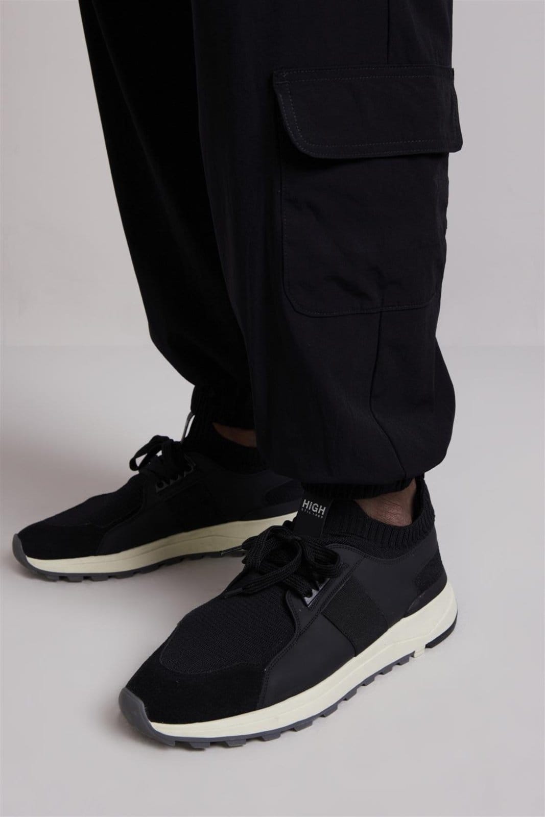 Vista 2 HIGHSTIL Calça Tecnocomfy Zíper Destacável Carrot HIGHSTIL preto