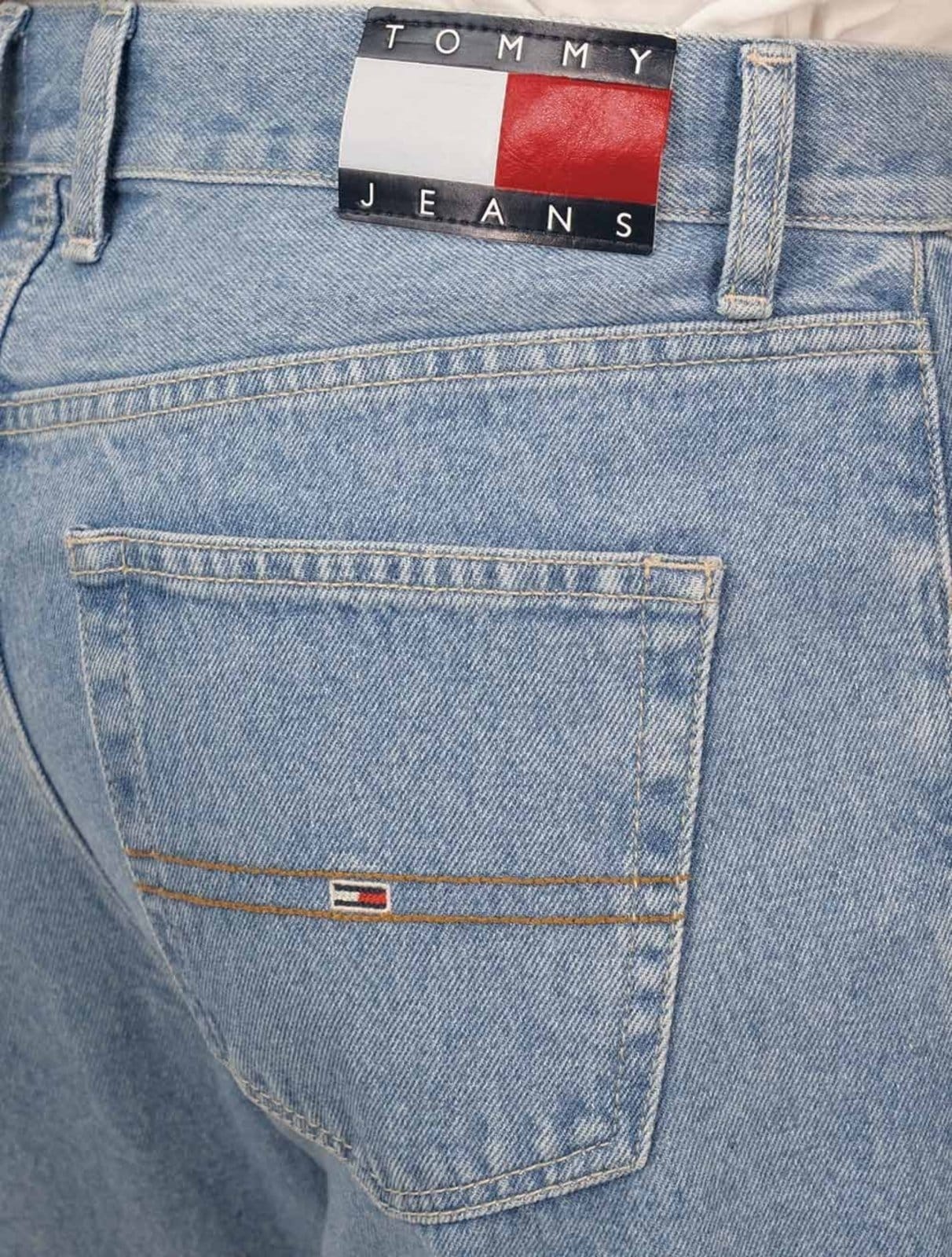 Vista 2 Calça Tommy Jeans Masculina Relaxed Isaac Tapered Clara Tommy Jeans azul