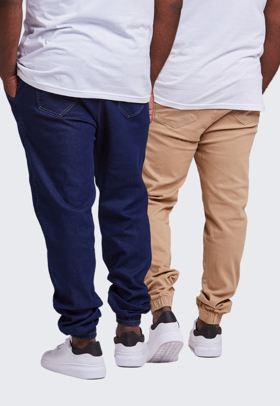 Vista 2 Kit 2 Calça Jogger Plus Size Masculina Com Punho Daze Modas Jeans Escuro e Bege Daze Modas azul/preto