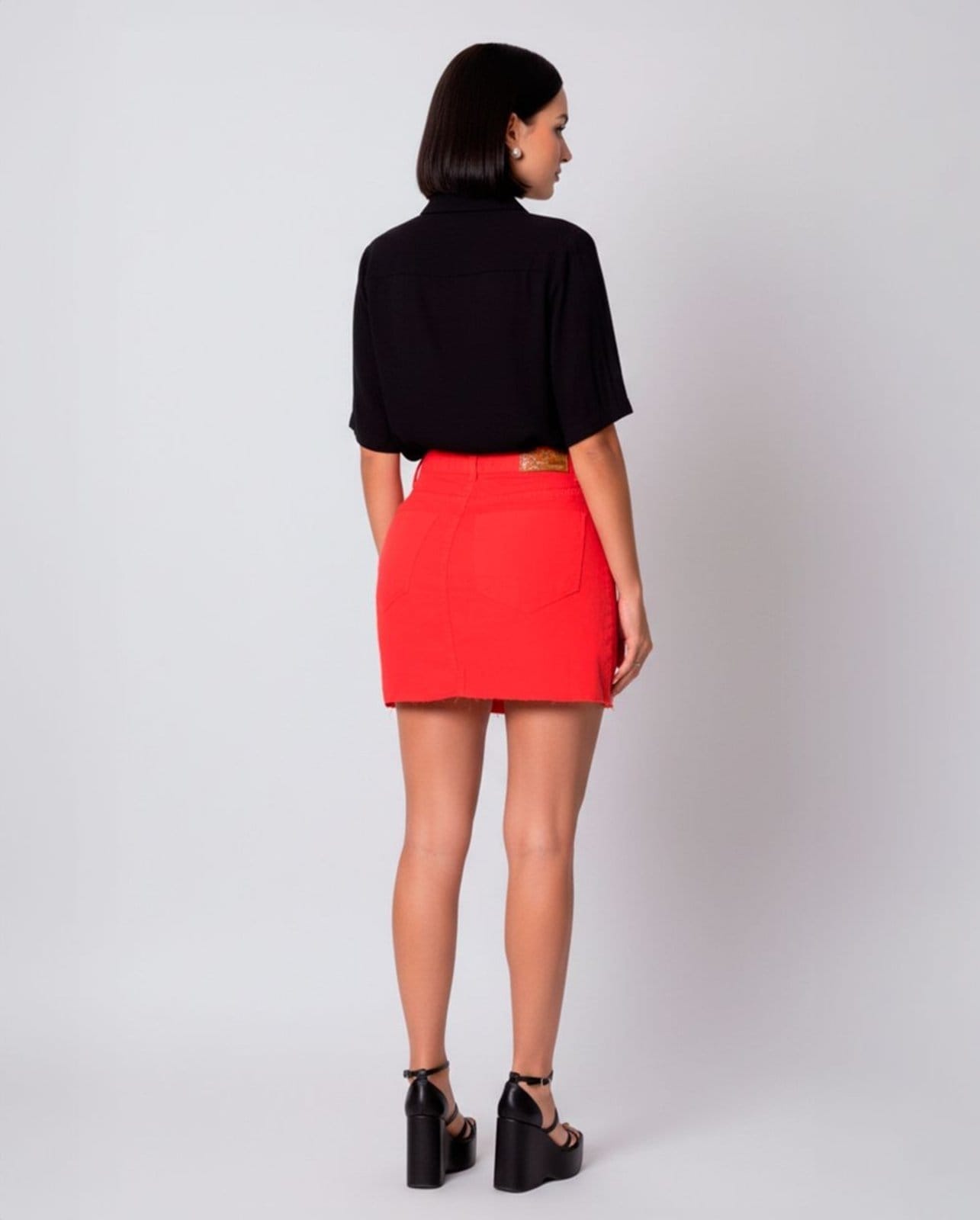 Vista 2 Mini Saia com Recorte Frontal e Barra a Fio 22528 Consciência vermelho