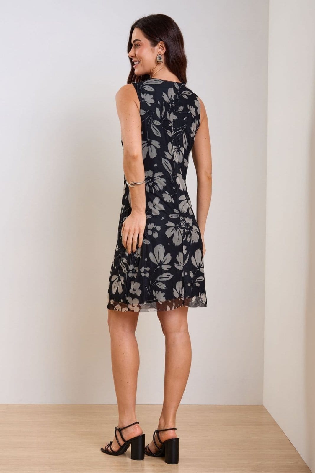 Vista 2 Vestido Feminino Curto Tule Floral Marialícia Marialícia preto