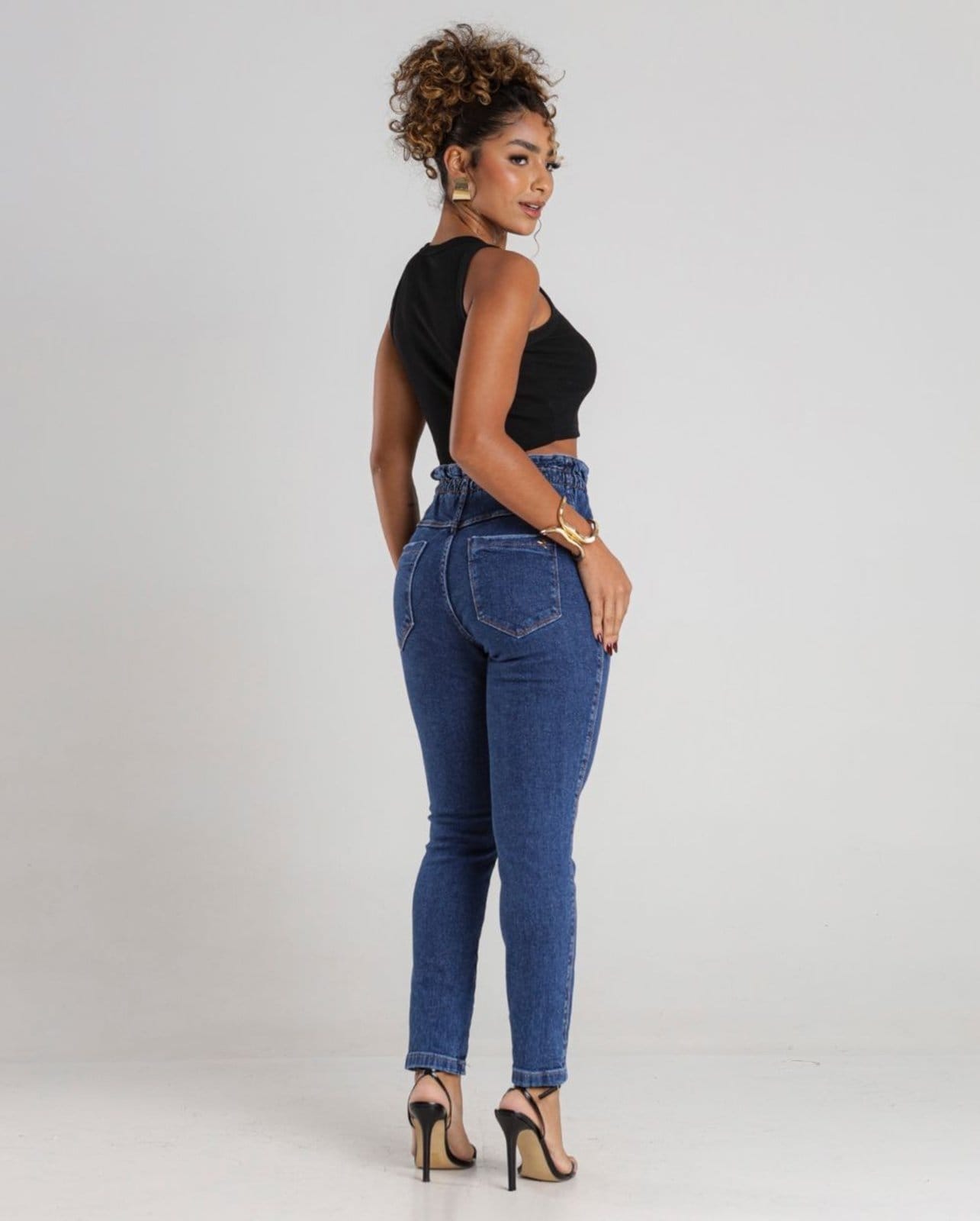 Vista 2 Calça Mom Feminina Cintura Alta Cós Clochard 23642 Escura Consciência jeans