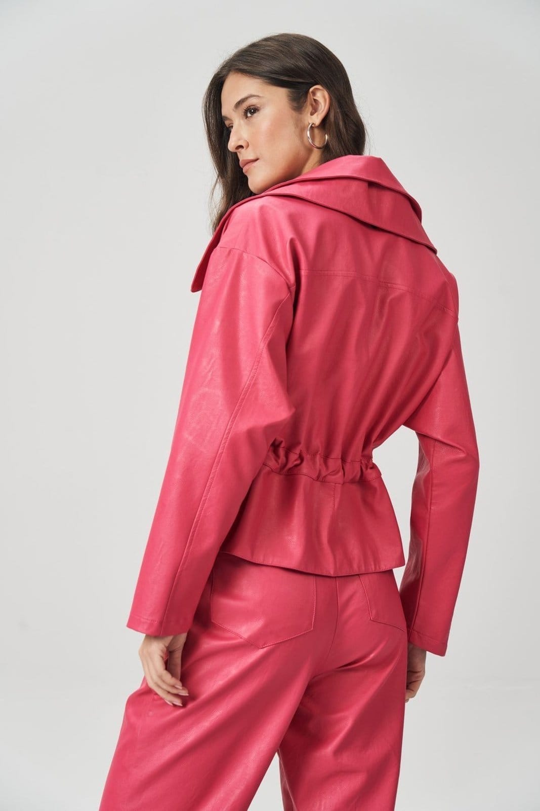 Vista 2 Jaqueta Acinturada PU Feminina Acostamento ACT FEMININO preto