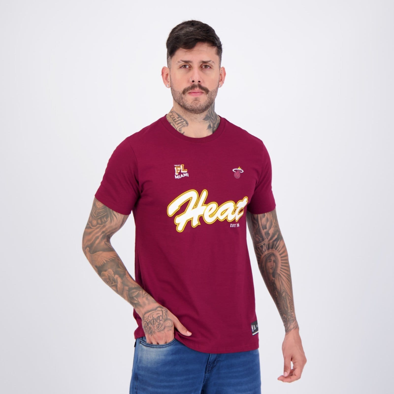 Vista 2 Camiseta NBA Miami Heat Cursive Bordô NBA vermelho