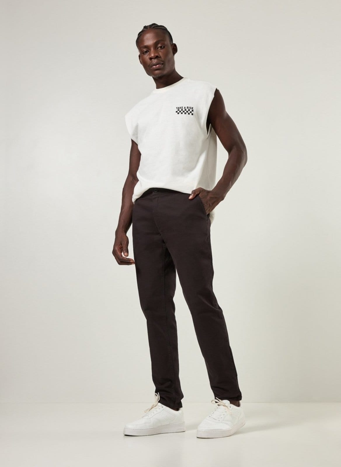 Calça Chino Slim em Sarja Preta