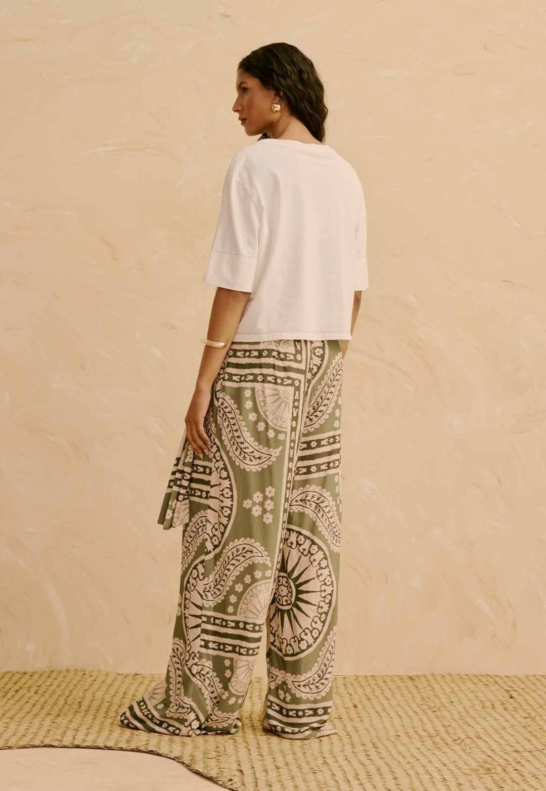 Vista 2 Calça Com Faixa Estampada Incaica CaCay verde oliva