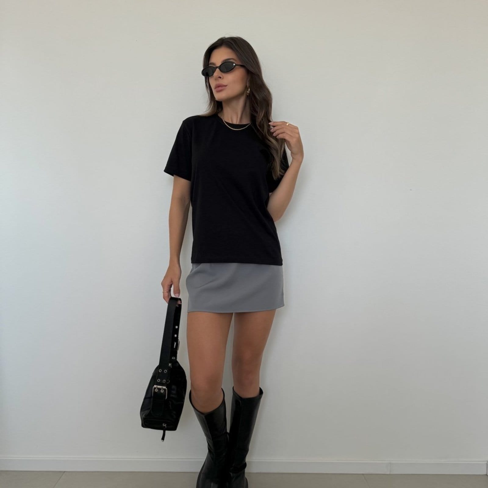 Vista 2 Camiseta Feminina Cianitas Preta Lisa Cianitas preto