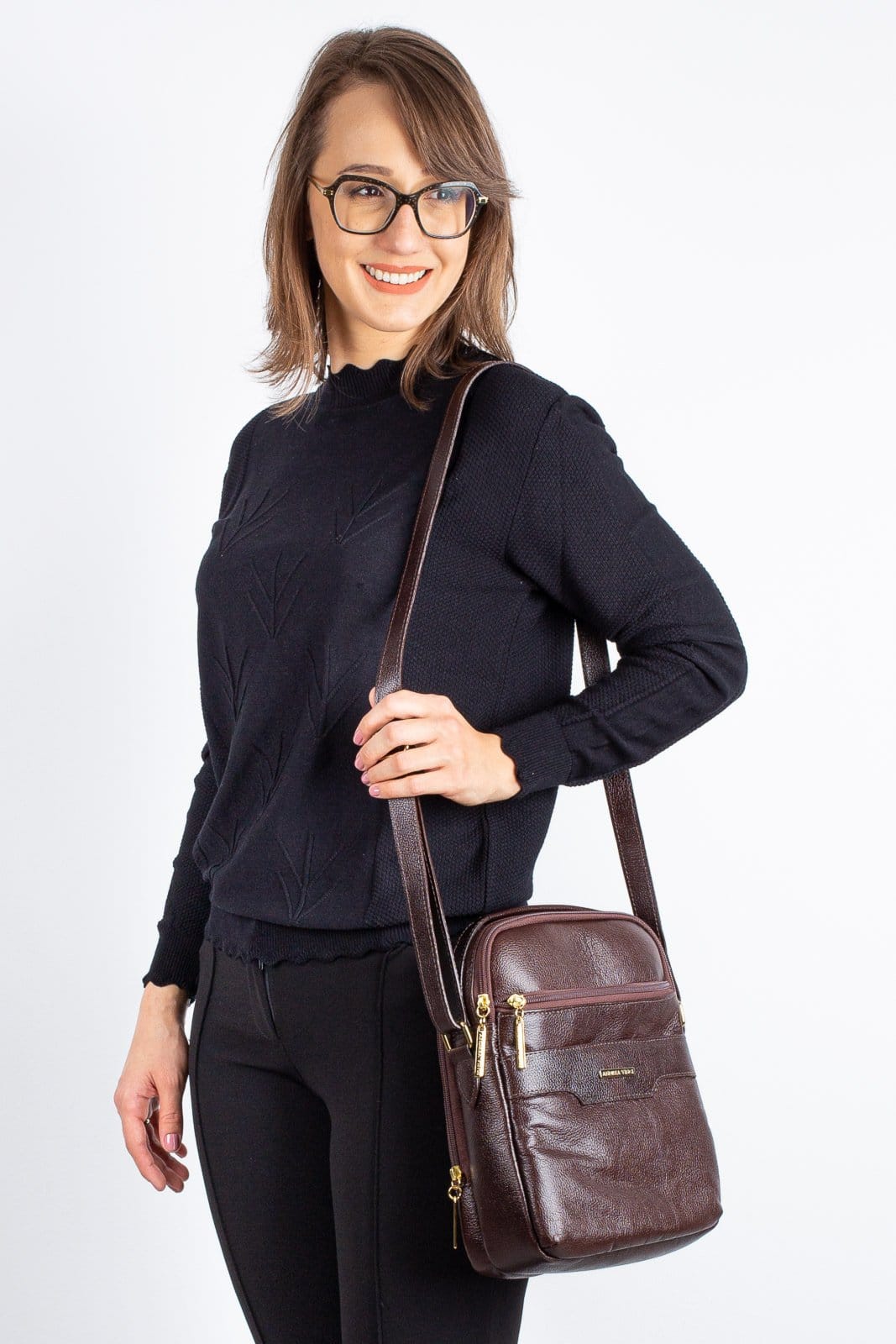 Vista 2 Bolsa Andrea Vinci Transversal De Couro Liso Com Divisórias Fernanda Andrea Vinci café