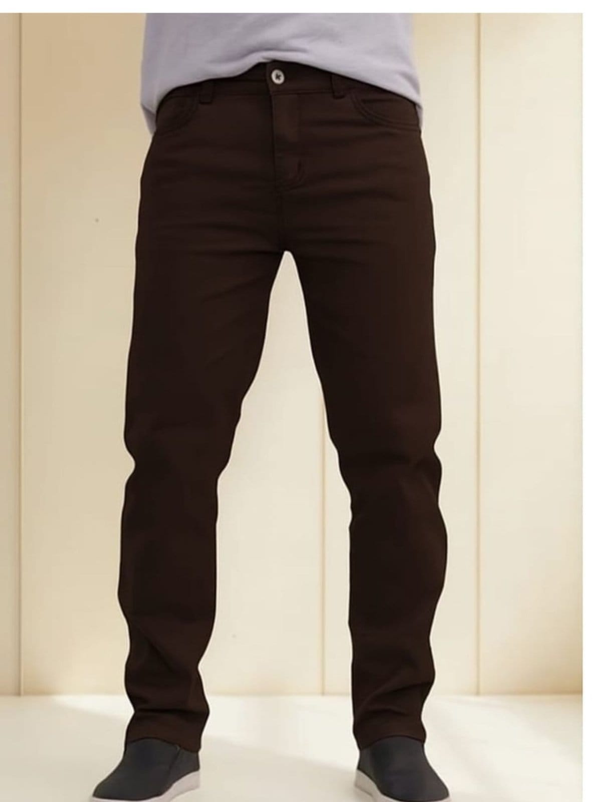 Calça Masculina de Sarja na Cor Café Corte Tradicional