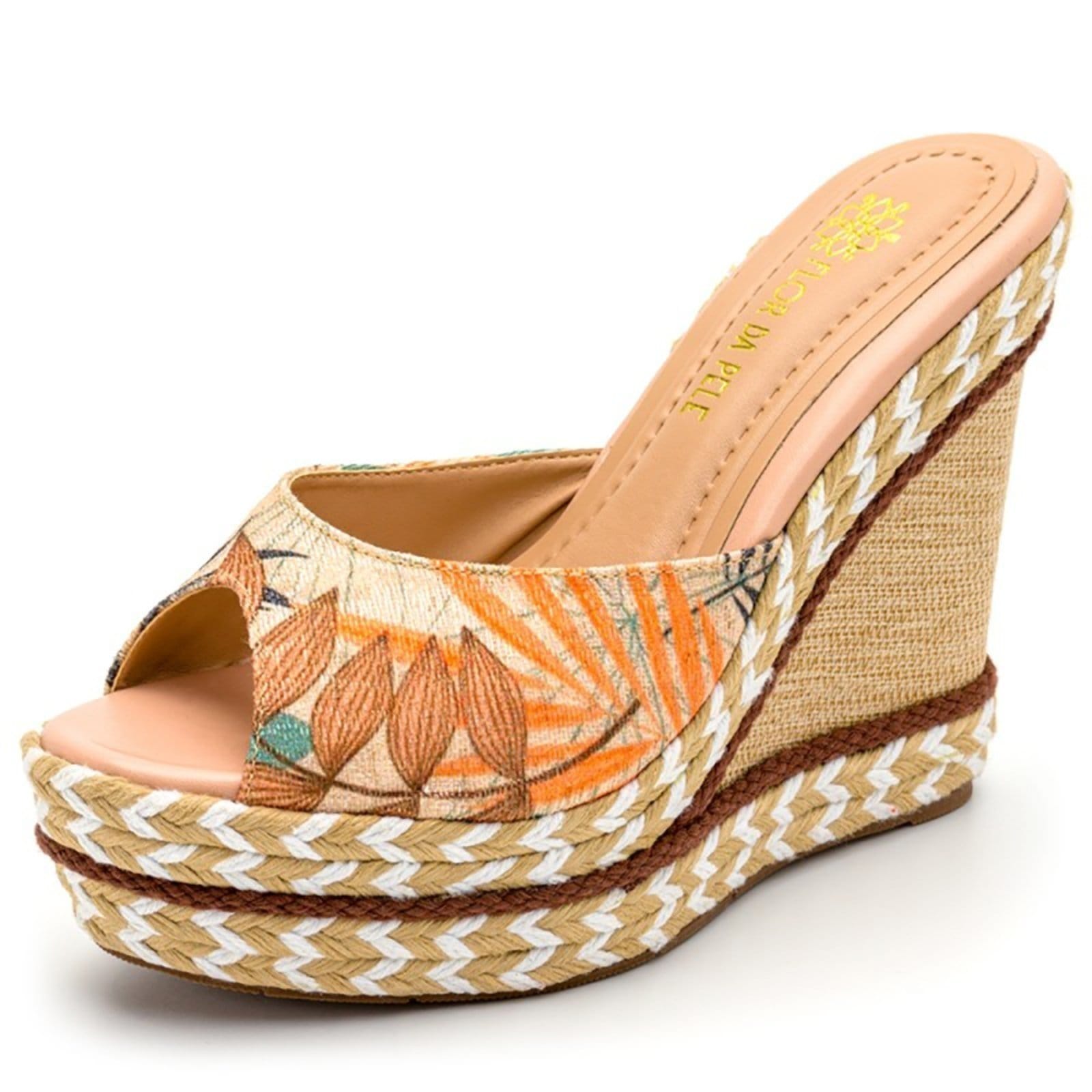 Vista 2 Tamanco Feminino Anabela com Sisal Tecido Floral Lançamento Flor da Pele caramelo