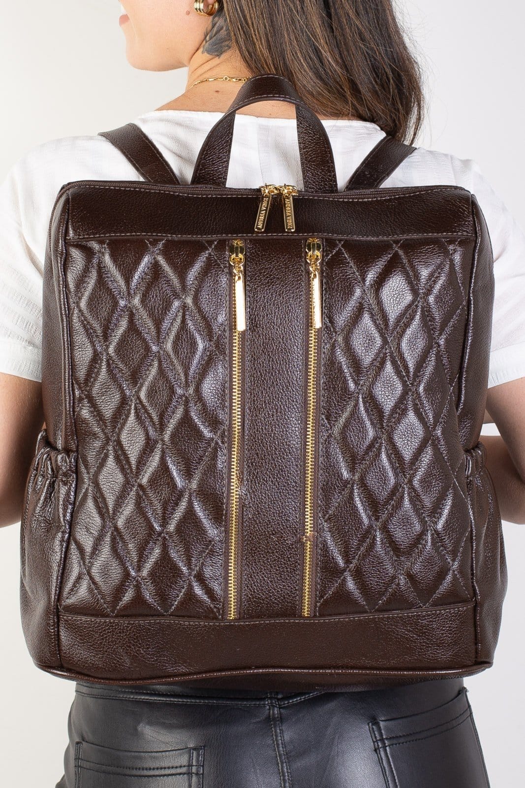 Mochila de couro liso matelassê Romana - Café