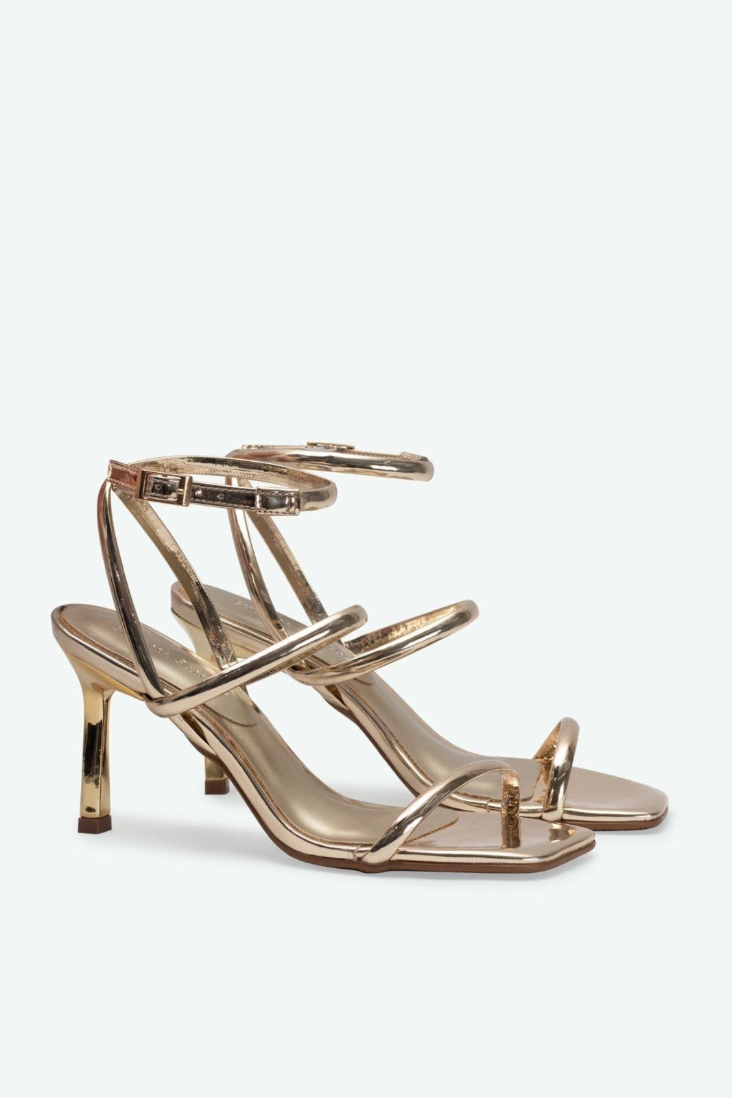 Vista 2 Sandália Sabrina Suzana Santos ouro velho