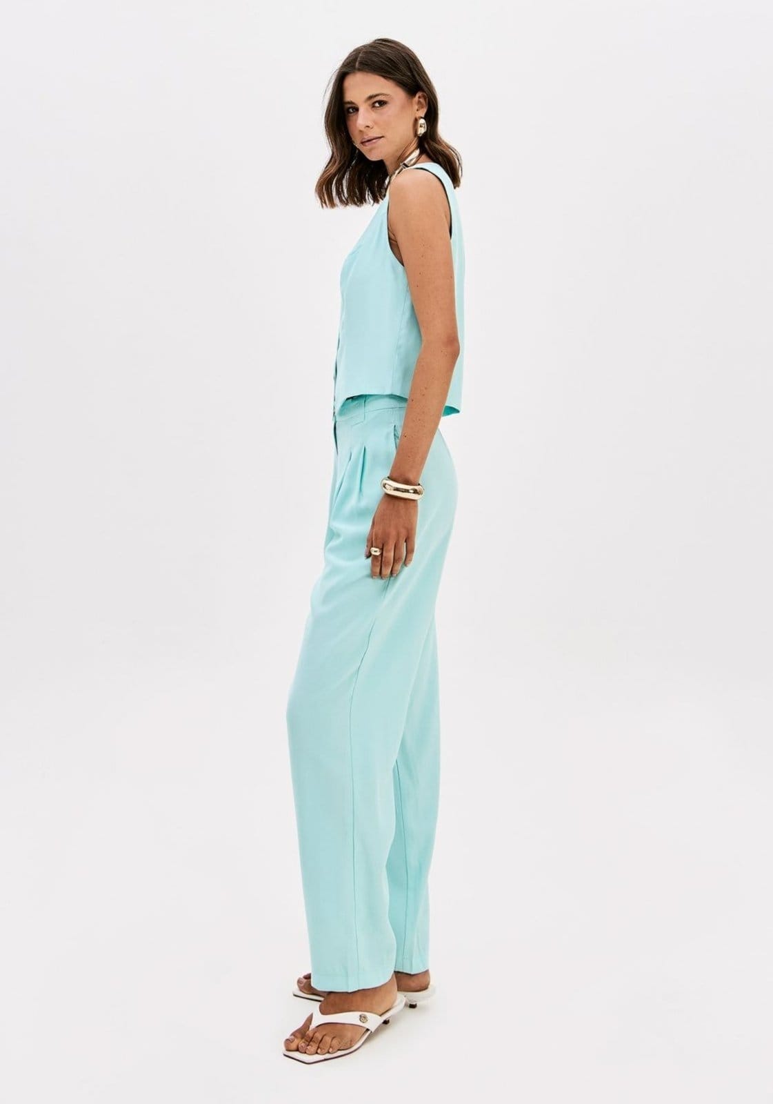 Vista 2 Calça Carrot De Cintura Alta Lança Perfume azul