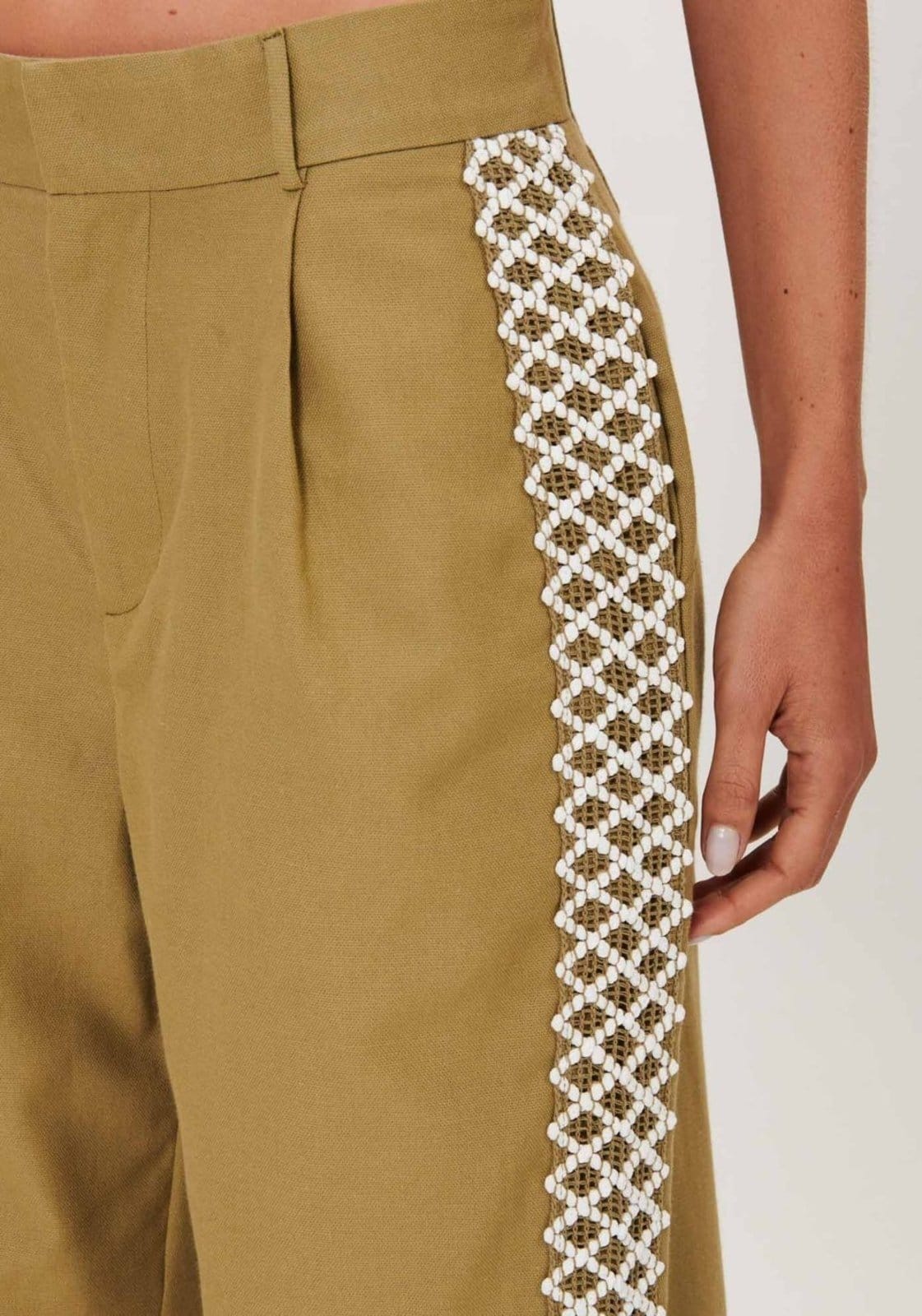 Vista 2 Calça Reta Cintura Alta Com Renda Lança Perfume verde