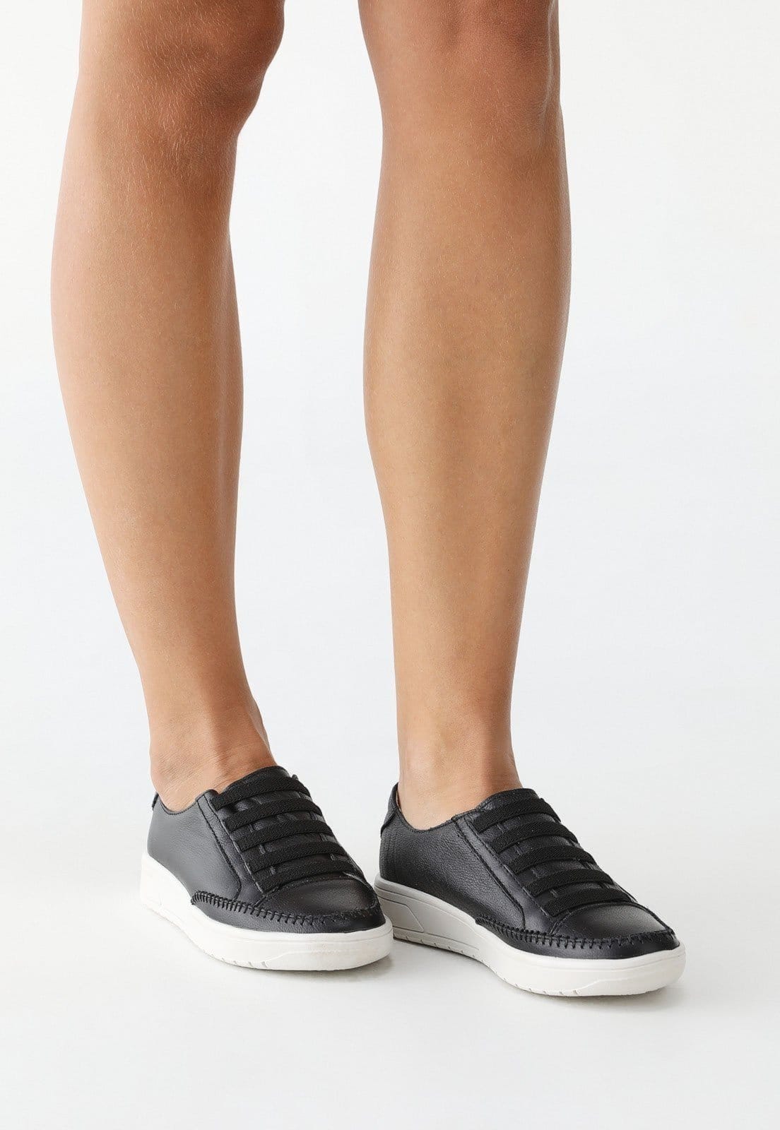 Vista 2 Tênis Casual Feminino em Couro Elástico ROMEU E JULIETA SHOES preto