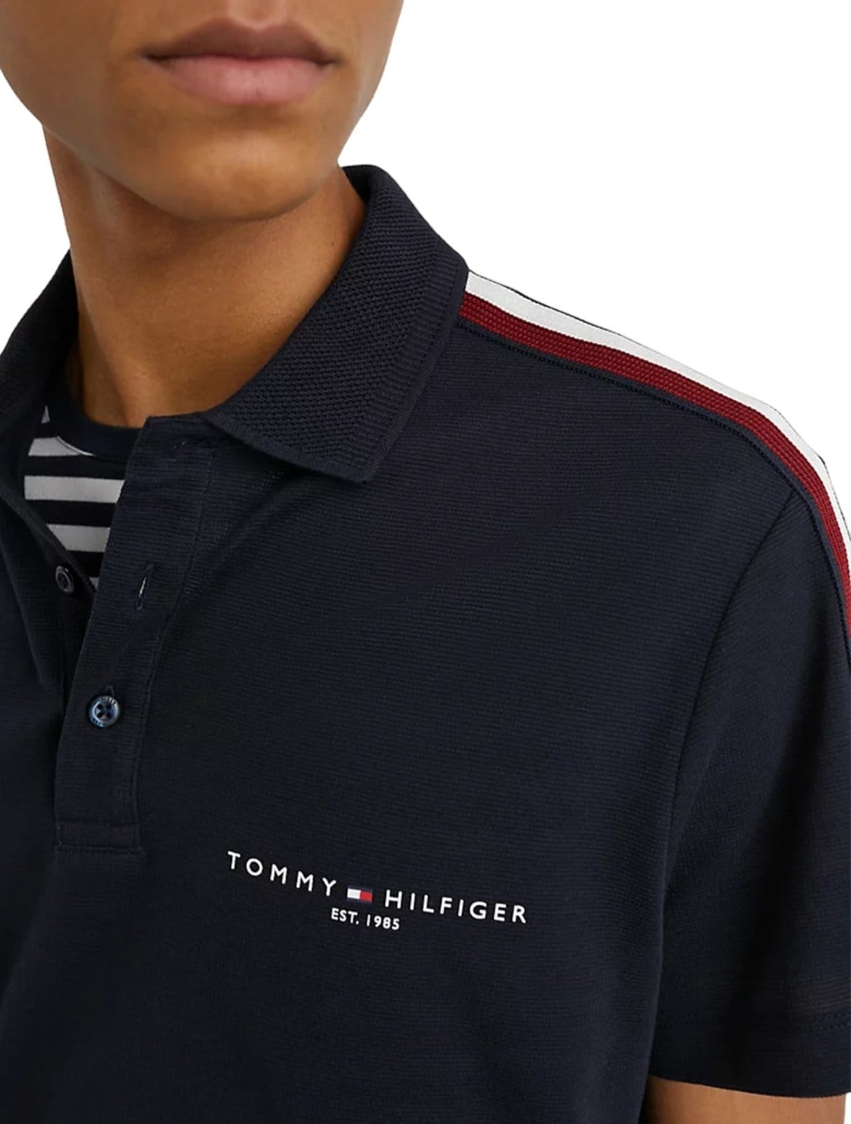 Vista 2 Polo Tommy Hilfiger Masculina Regular Global Stripe Shoulder Tommy Hilfiger azul marinho
