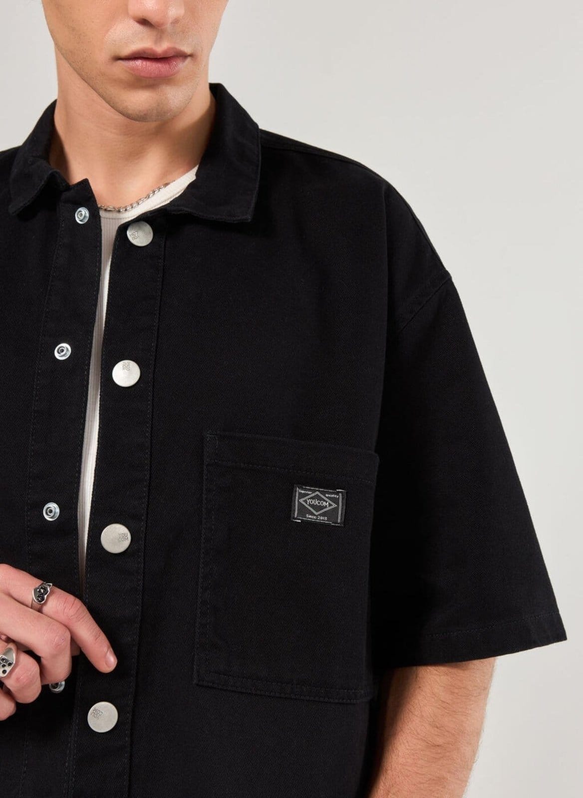 Vista 2 Camisa Box Em Sarja Preta Youcom preto