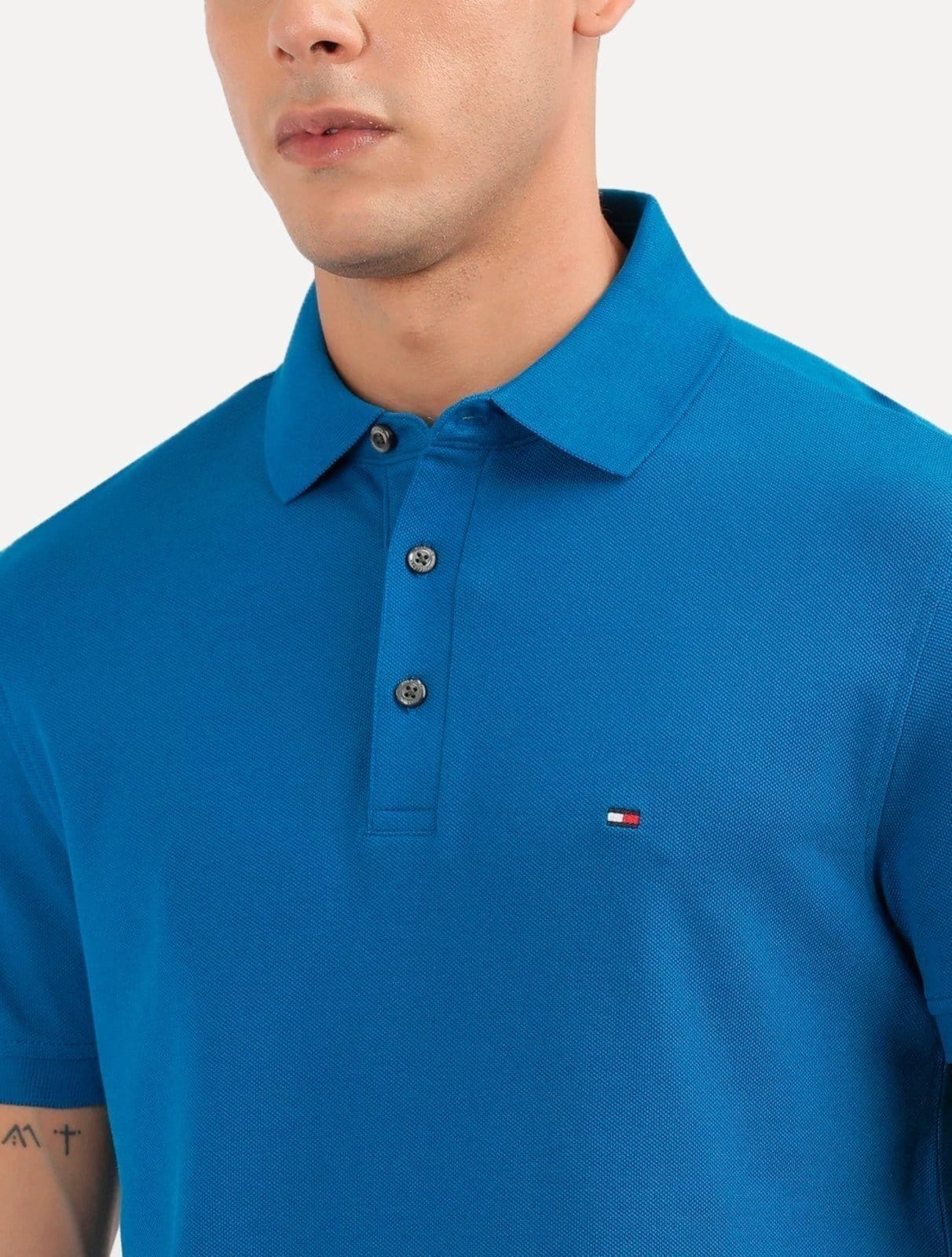 Vista 2 Polo Tommy Hilfiger Masculina Slim Piquet 1985 Vibrant Royal Tommy Hilfiger azul